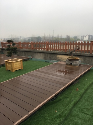 โมเดิร์น กันน้ําผสม Decking WPC คุ้มกันความชื้น