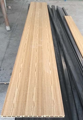 โครงการการค้ากันน้ํา WPC ประกอบ Decking ด้วยการออกแบบรู