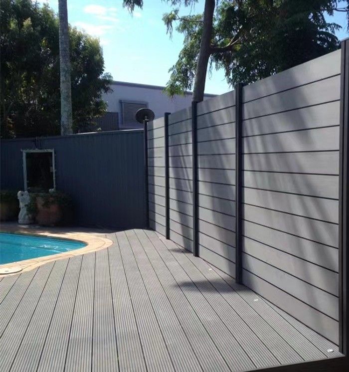 สวนที่ทันสมัย สีที่สอดคล้อง การบํารุงรักษาต่ํา WPC รั้ว